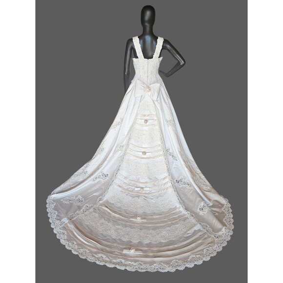 Vintage 2-Tone Square Neck Renaissance Waist Wedding Gown - Michelangelo - Picture 7 of 16